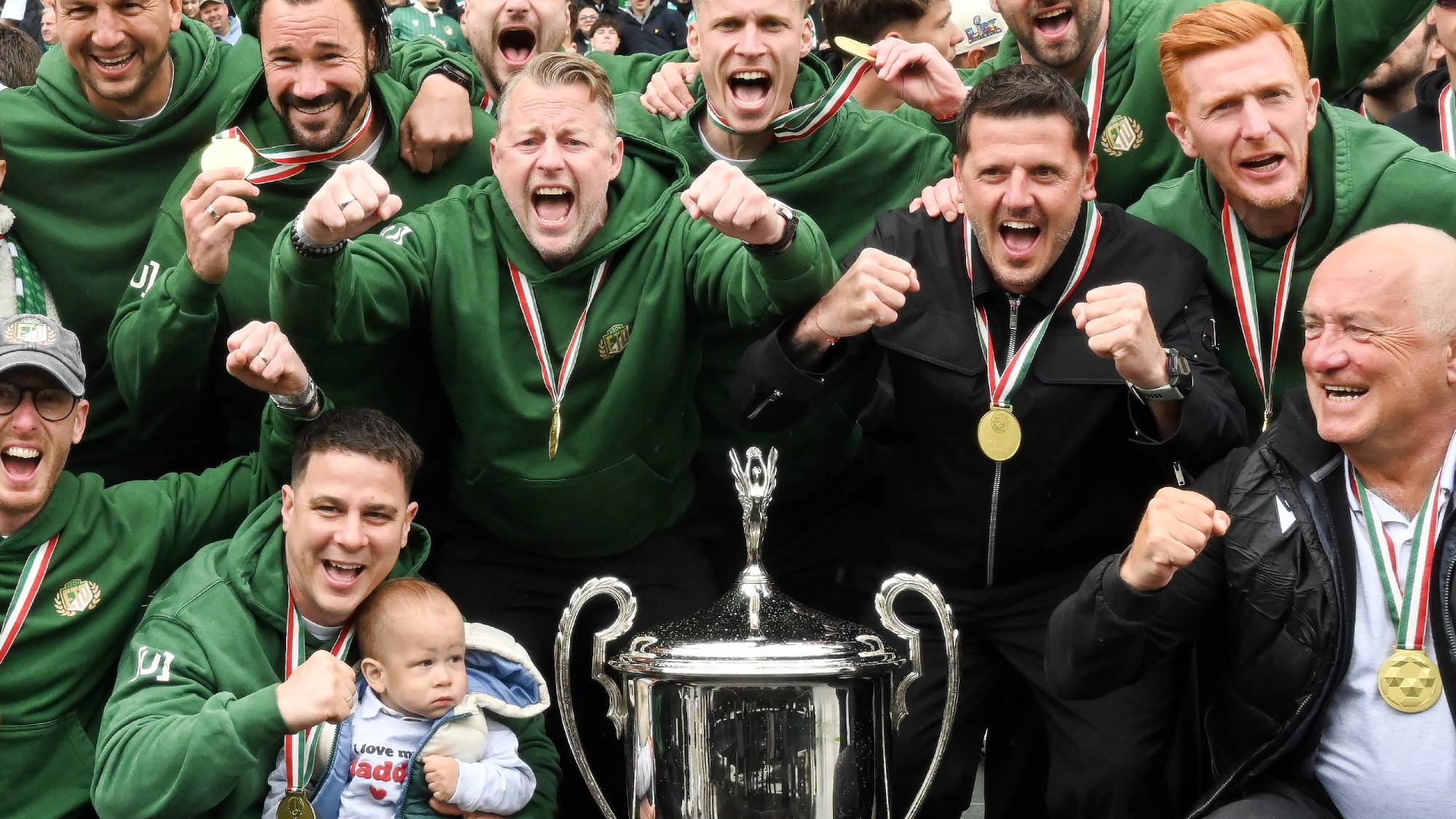 A bajnok ETO FC labdarúgói ünnepelnek, elöl középen Steven Vanharen sportigazgató (b) mellette Borbély Balázs, a csapat vezetőedzője a csapat éremátadó ünnepségén a győri ETO Stadionban 2026. május 17-én Története során ötödször nyerte meg a magyar labdarúgó-bajnokságot a győri csapat.