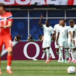 Dembélé és csapattársai öröme a francia gól után.