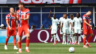 Dembélé és csapattársai öröme a francia gól után.