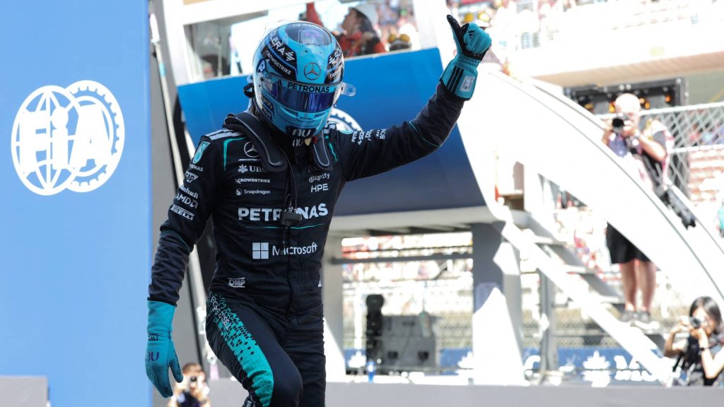 Forma-1: Leclerc gumifalnak csapódott, Russellé a barcelonai pole