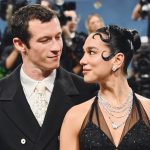 Callum Turner és Dua Lipa