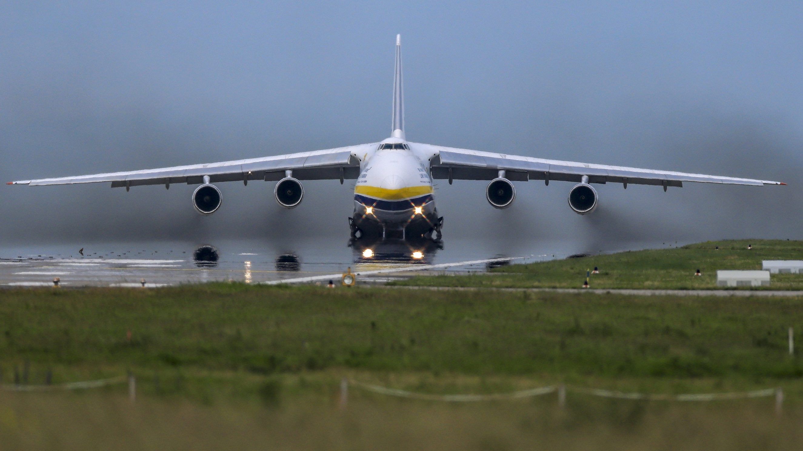 antonov, repülőgép, videó, landolás, budapest