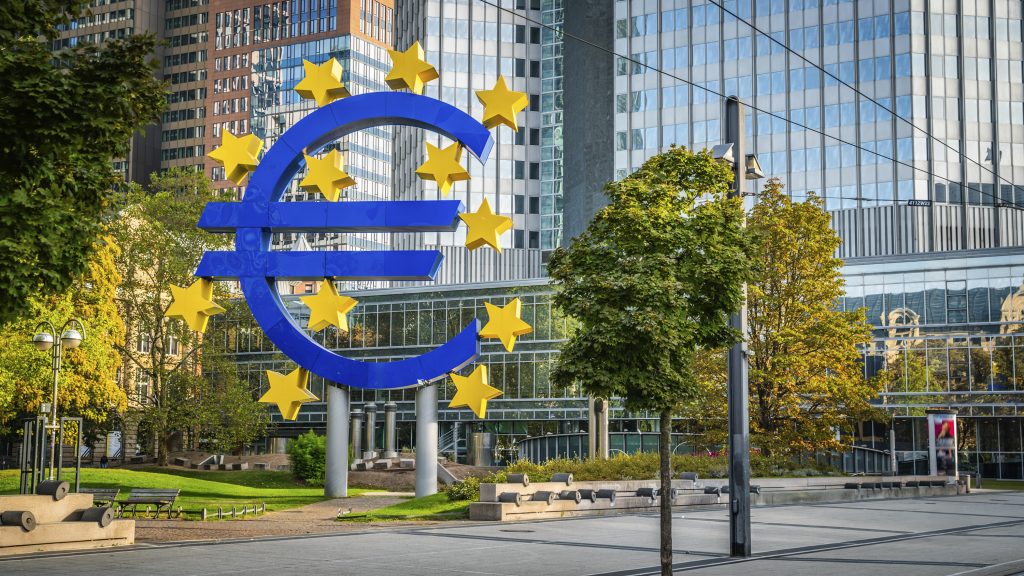 Az euró bevezetése kockázatos kísérlet volt – a közös valuta azonban túlélte Európa válságait