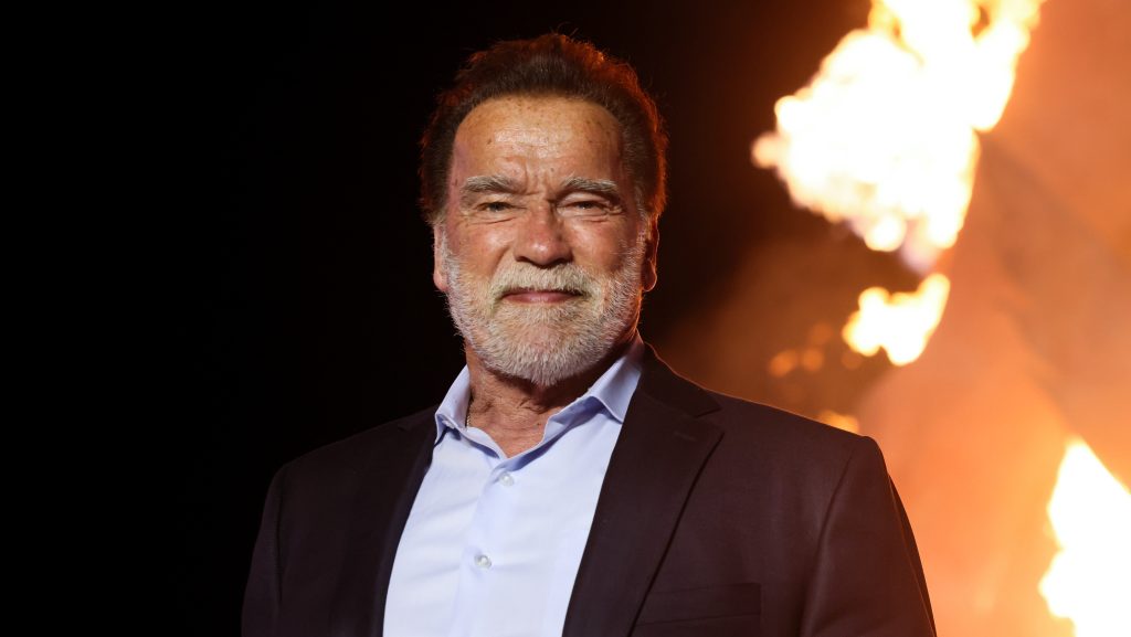 A Szent István-bazilika előtt fotózkodott Arnold Schwarzenegger