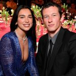 Dua Lipa és Callum Turner
