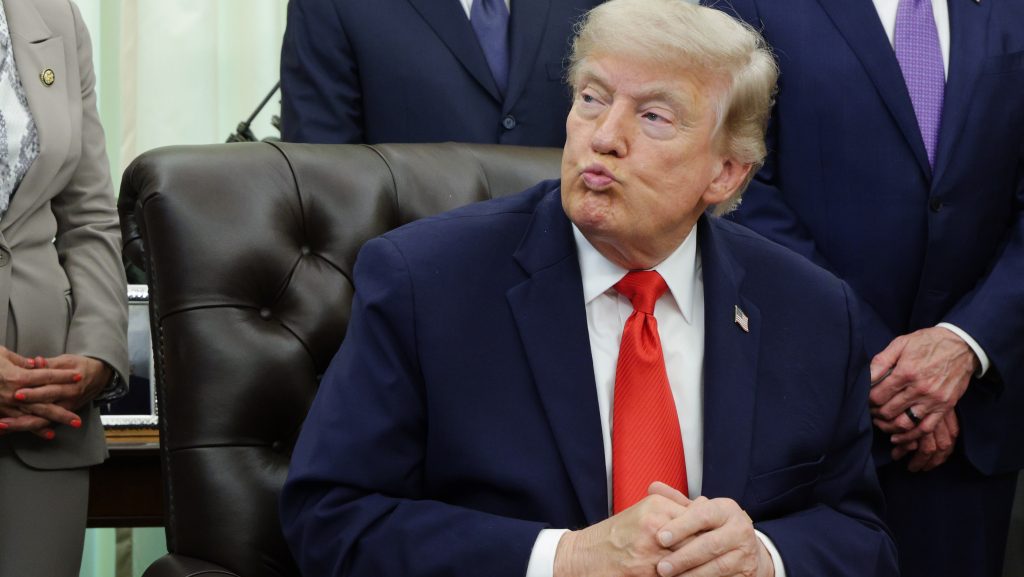 Trump: Vasárnap aláírjuk a megállapodást Iránnal, utána azonnal megnyílik a Hormuzi-szoros