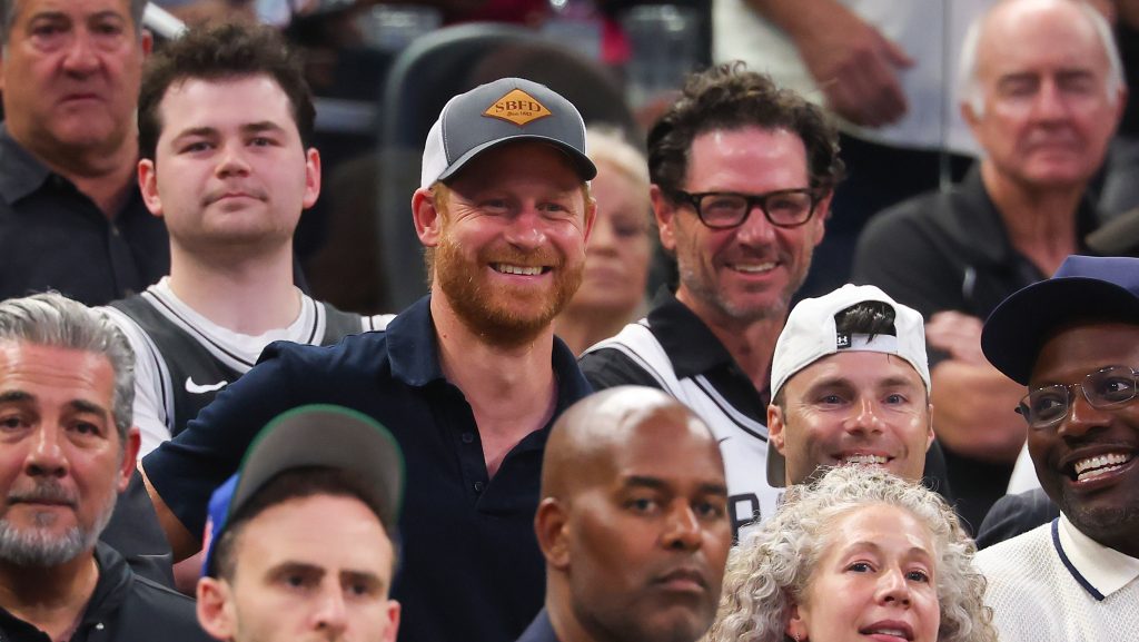 Spike Lee visszautasította Harry herceg kézfogását az NBA sorsdöntő meccsén