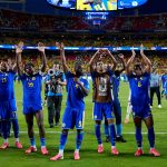 Curacao játékosai ünneplik a bravúros pontszerzést Ecuador ellen.