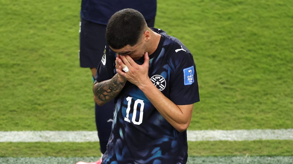 Miguel Almirón reakciója a kiállítására.