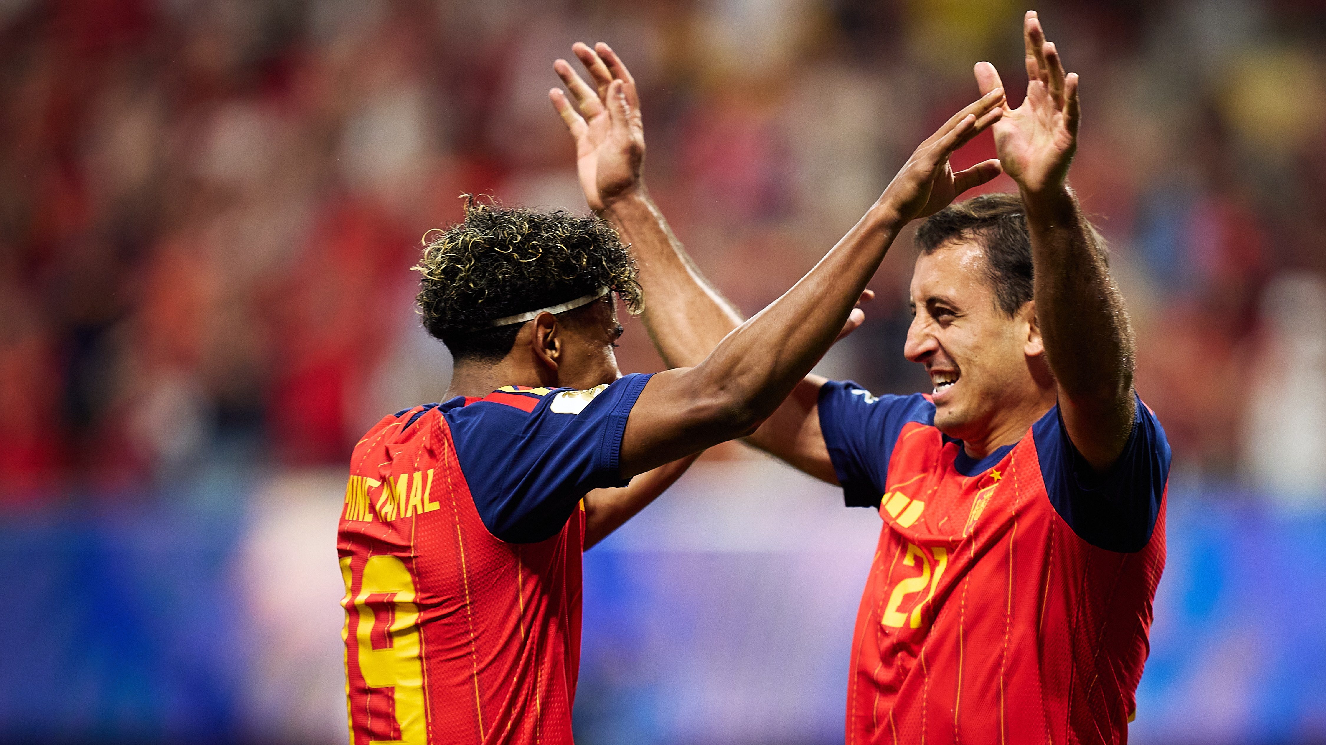 Lamine Yamal és Mikel Oyarzabal.