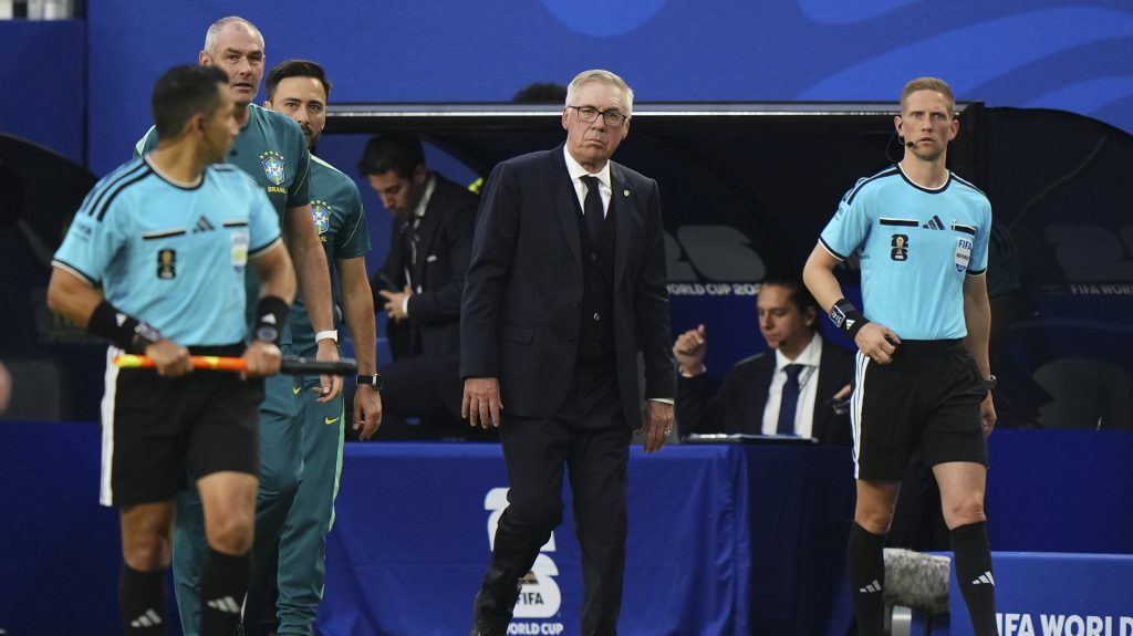 Carlo Ancelotti a skótok elleni meccsen.