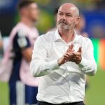 Steve Clarke a brazilok elleni meccset követően.