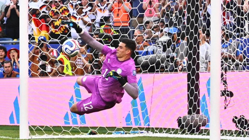 29 June 2026, USA, Foxborough: Soccer, Men, 2026 World Cup, National Team, Germany vs. Paraguay, Round of 32 at Boston Stadium, Goalkeeper Orlando Gill (Paraguay) saves the penalty kick by Kai Havertz (Germany). PLEASE NOTE: In accordance with FIFA regulations, these images may be used exclusively for editorial purposes. Commercial use is prohibited. Furthermore, no video-like sequences may be created, and no alterations may be made to the image, either in the foreground or the background. Photo: Tom Weller/dpa