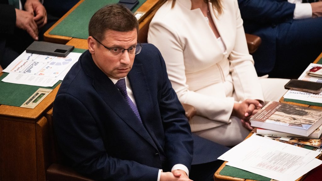 Kiderült, mennyibe került Gulyás Gergely magángépes útja