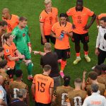 Hidratációs szünet a holland-svéd meccsen.