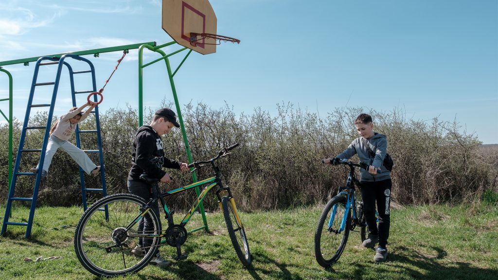 „Bár hosszú ideig megállt itt az idő, most, ha lassan is, de újraindult” – képriport Moldovából