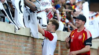 Joshua Kimmich és a német szurkolók.