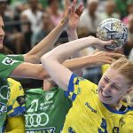 Kelly Dulfer, a Győr (b) és Tyra Axnér, a Metz játékosa a női kézilabda Bajnokok Ligája döntőjében játszott Győri Audi ETO KC - Metz HB mérkőzésen a budapesti MVM Dome-ban 2026. június 7-én.