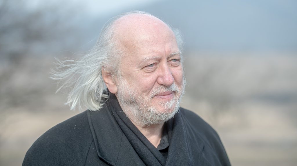 Krasznahorkai László: Erősen gondolkodom a kiszáll