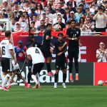 A német Leroy Sané végez el szabadrúgást az USA elleni felkészülési meccsen.