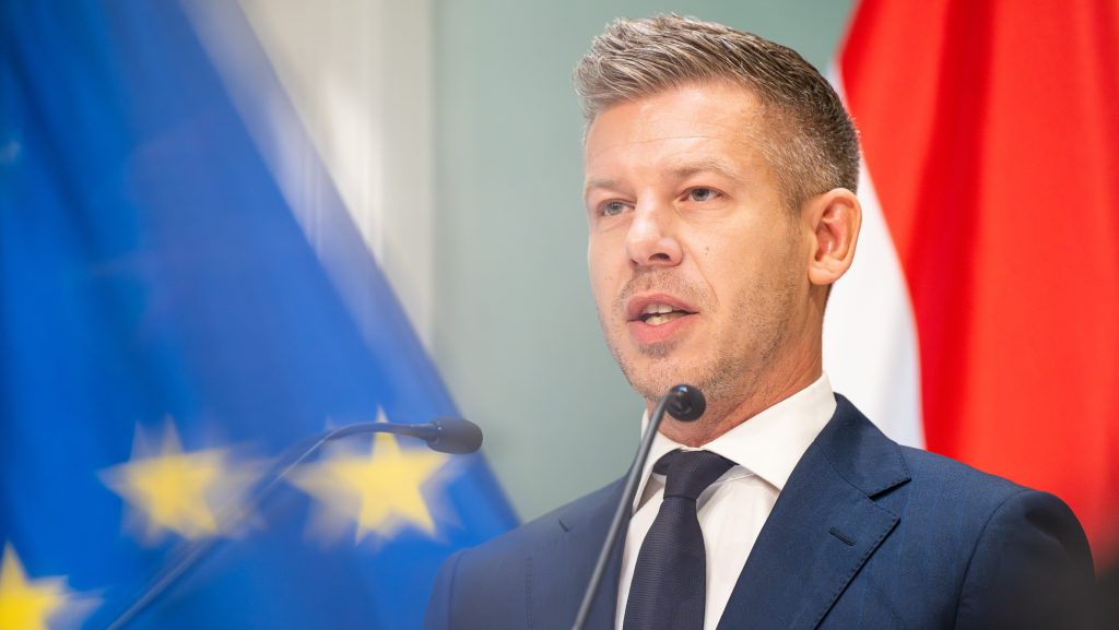 Magyar Péter rendkívüli sajtótájékoztatón jelentette be, hogy ősszel lezárhatják a Magyarország ellen indított hetes cikkes eljárást