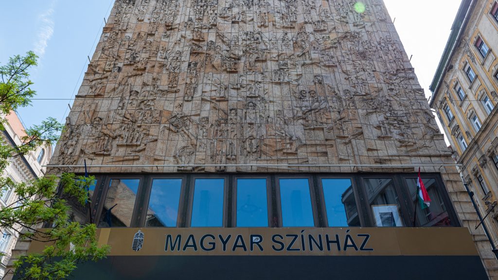 Költségvetési csalás gyanújával nyomoz a NAV a Magyar Színház ügyében