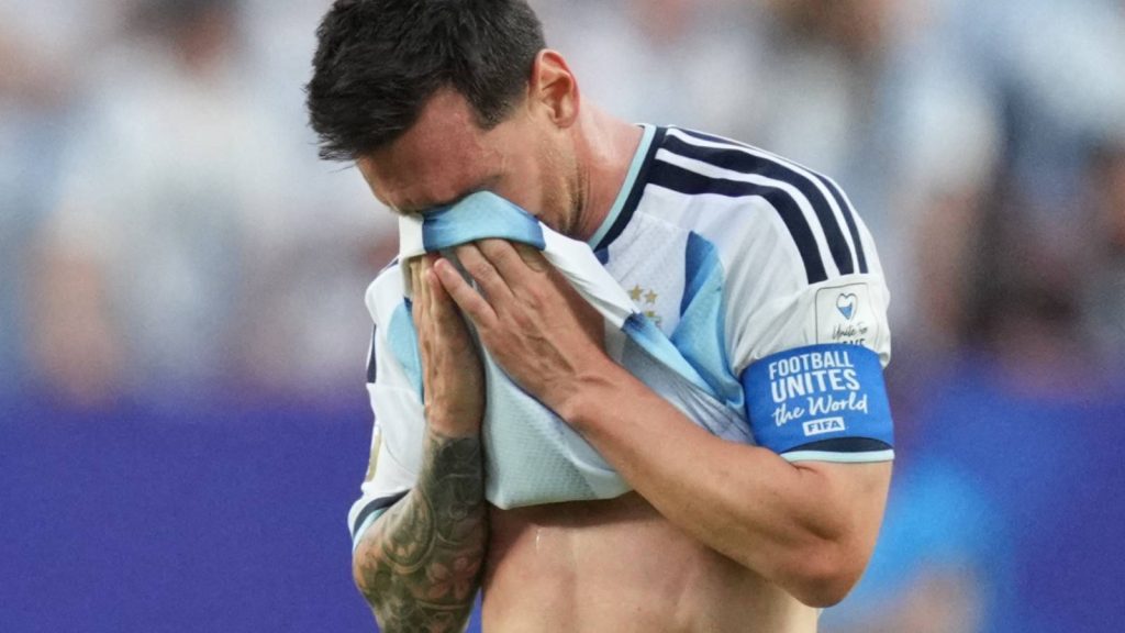 Lionel Messi beteg édesapja miatt aggódik a futballvilág