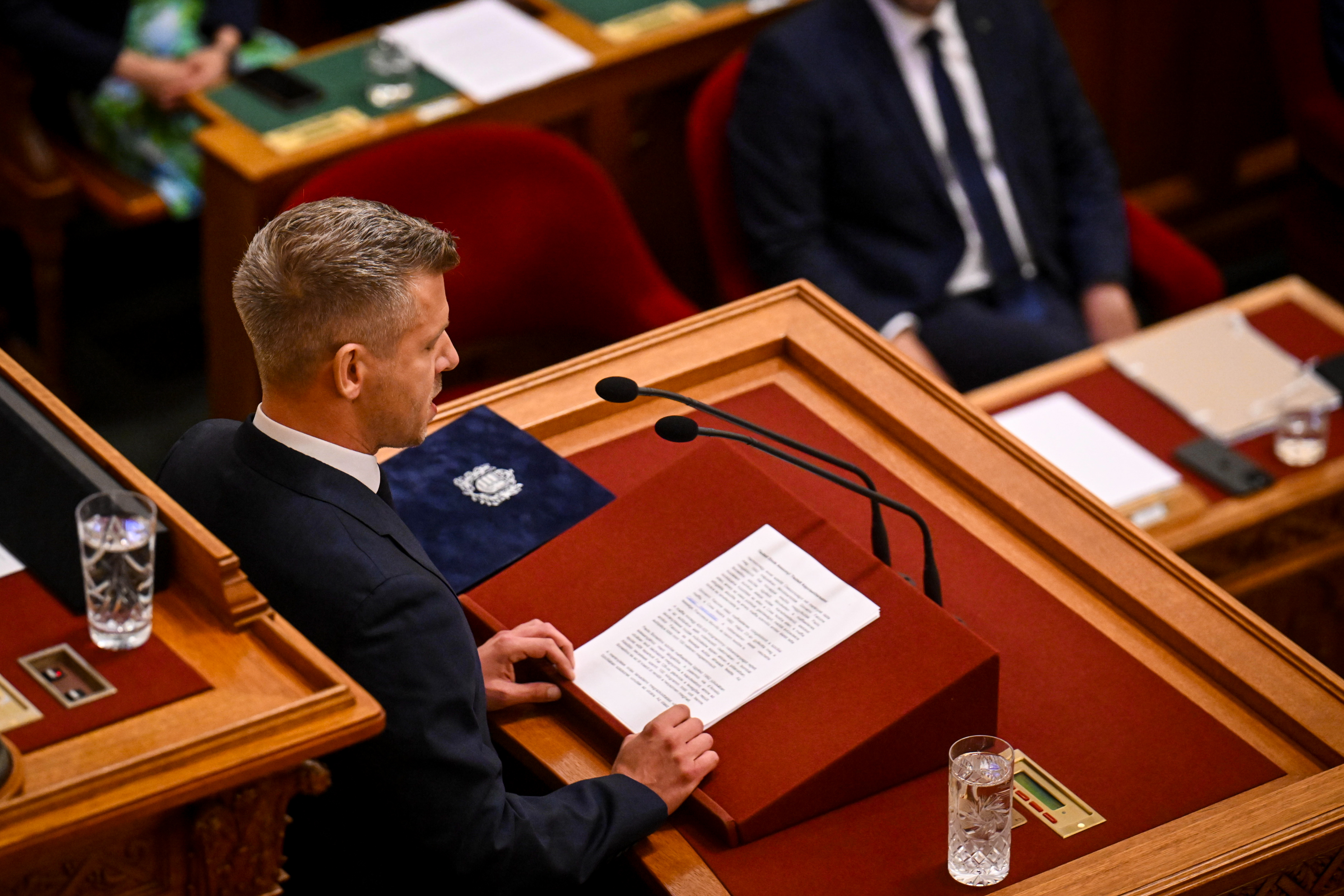 „A Sulyok Tamás-történetnek a mai nappal vége” – Galgóczi Eszter a Magyar Péter által bejelentett Tisztítótűz-műveletről 1 Magyar Péter az Országgyűlésén rendkívüli ülése 2026. június 22-én.