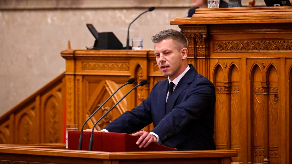 Sulyok megbízatásának megszűnése, a 70 feletti alkotmánybírók nyugdíjazása, három ciklus után távozó képviselők – itt az Alaptörvény módosítása