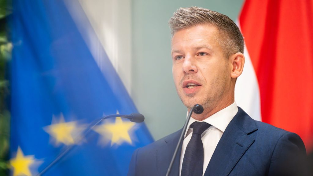 Magyar: Orbánék úgy viselkednek, mint a lebukott bolti tolvaj