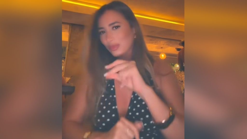Letartóztatták az influencert, mert negatív kritikát közölt a nyaralásáról