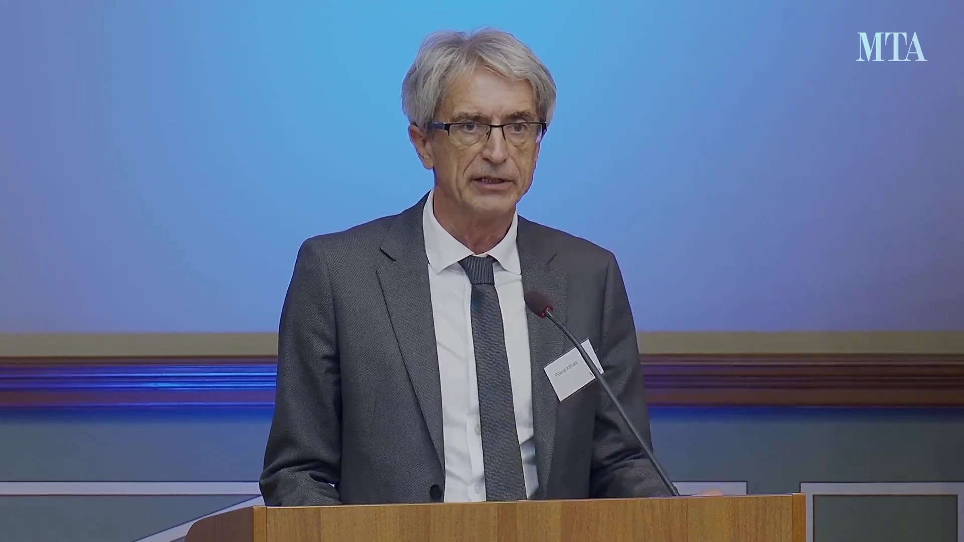 Pósfai Mihály az „Azbesztválság: tények, kockázatok, megoldások” című tematikus napon.