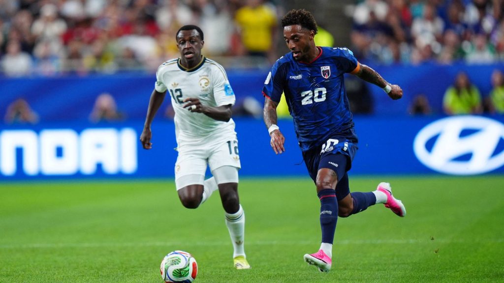 HOUSTON, USA - JUNE 26: Ryan Mendes (20) of Cape Verde in action againstSaud Abdulhamid (12) of Saudi Arabia during the FIFA World Cup 2026 Group H match between Cape Verde and Saudi Arabia at Houston Stadium on June 26, 2026 in Houston, Texas. Hakan Akgun / Anadolu