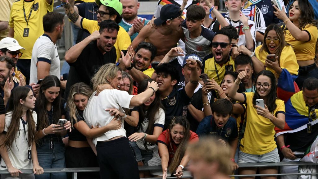 Ecuador's Argentine head coach Sebastian Beccacece celebrates with family and fans after winning the 2026 World Cup Group E football match between Ecuador and Germany at the New York/New Jersey Stadium in East Rutherford on June 25, 2026.