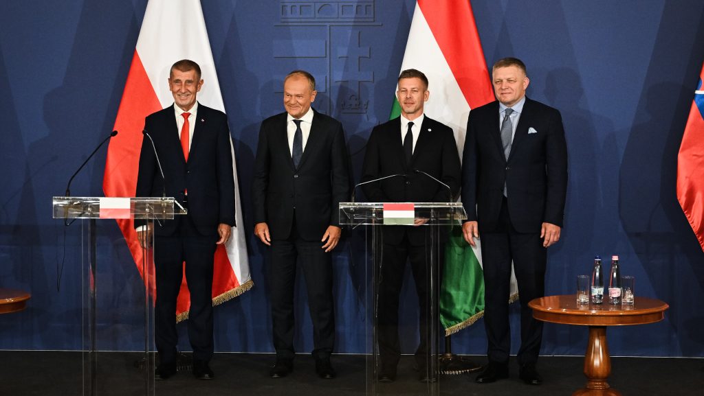 Babis megköszönt egy jegyzetfüzetet, és azt mondta, a V4-ek Európa jövője
