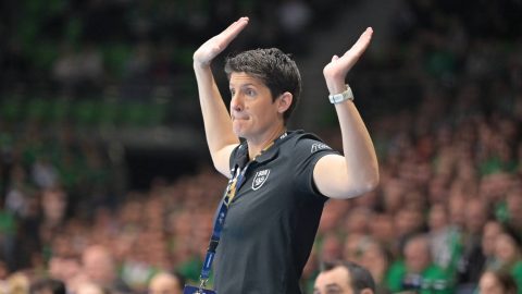 Raphaëlle Tervel, a Brest Bretagne edzője a női kézilabda Bajnokok Ligája B csoportjának 10. fordulójában játszott Győri Audi ETO KC - Brest Bretagne mérkőzésen az Audi Aréna Győr sportcsarnokban 2025. január 18-án. A mérkőzést a győriek 28-27-re nyerték.