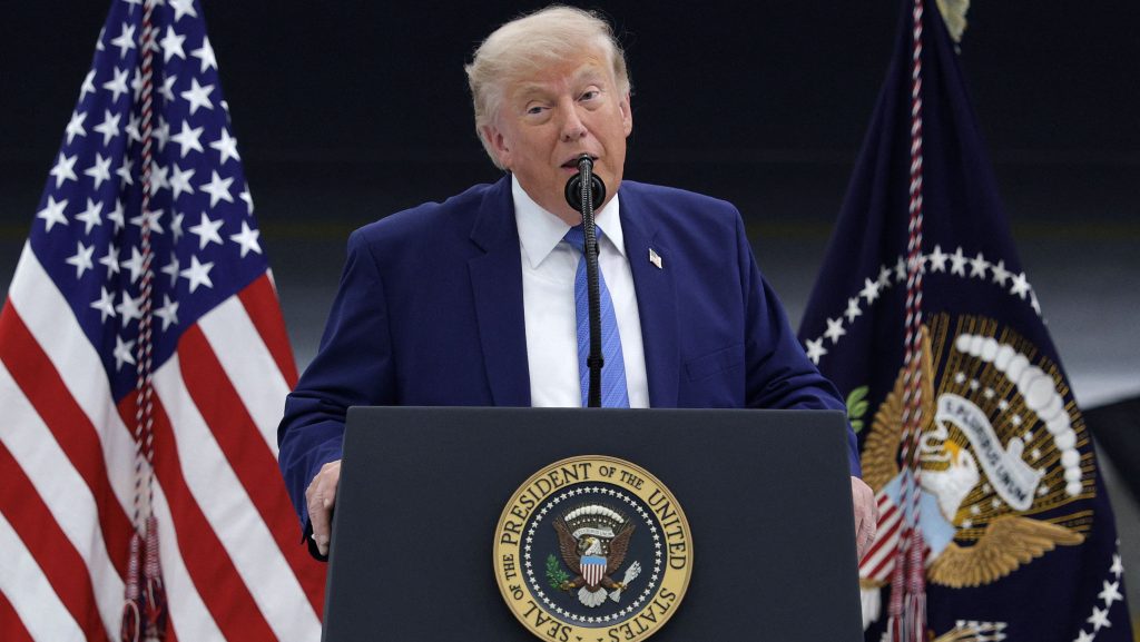 Váratlan bejelentést tett Trump a Hormuzi-szorosról