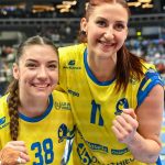 Vámos Petra és Albek Anna, a győztes Metz játékosai a női kézilabda Bajnokok Ligája négyes döntőjének elődöntőjében játszott Metz HB - CSM Bucuresti mérkőzés után a budapesti MVM Dome-ban 2026. június 6-án. A Metz 32-27-re nyert.