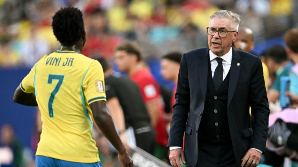 Vinícius Jr és Carlo Ancelotti.