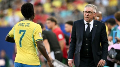 Vinícius Jr és Carlo Ancelotti.