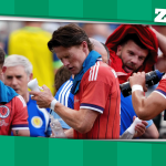 Skót játékosok az ivószünet alatt az Egyesült Államokban.