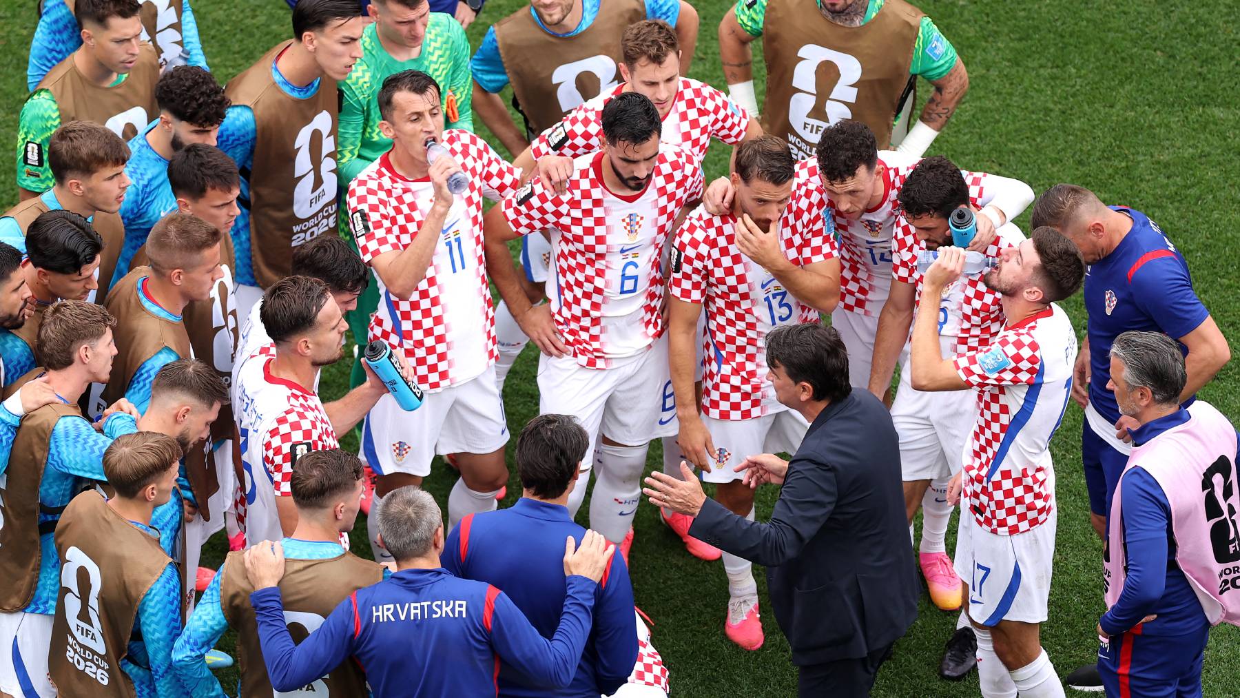 PHILADELPHIA, PENNSYLVANIA - JUNE 27: Zlatko Dalic, Head Coach of Croatia, speaks to players at the hydration break during the FIFA World Cup 2026 Group L match between Croatia and Ghana at Philadelphia Stadium on June 27, 2026 in Philadelphia, Pennsylvania. Kevin C. Cox/Getty Images/AFP