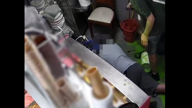 Nemcsak a zöldalmán csúszott el a fagyissal balhézó nő
