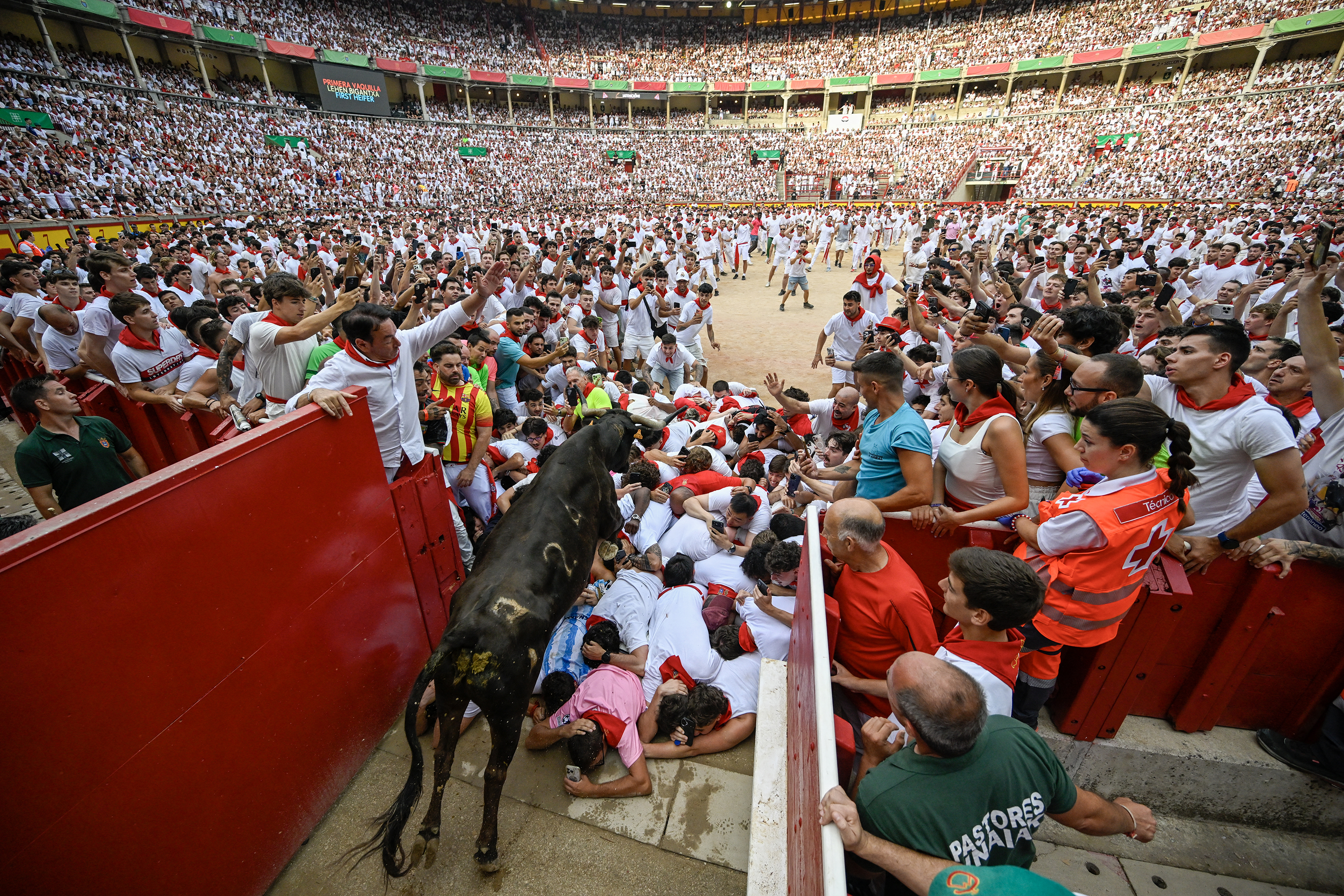 A San Fermín-fesztivál bikaviadala Pamplonában, Észak-Spanyolországban, 2026. július 12-én.