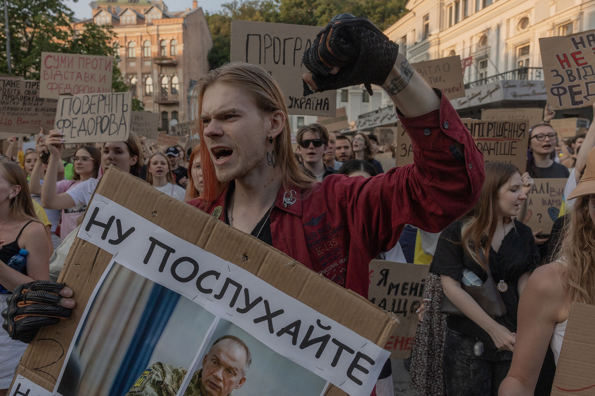 Zelenszkij ki nem kényszerített hibája az egyik legsúlyosabb politikai válságot robbantotta ki Kijevben a háború kitörése óta 1