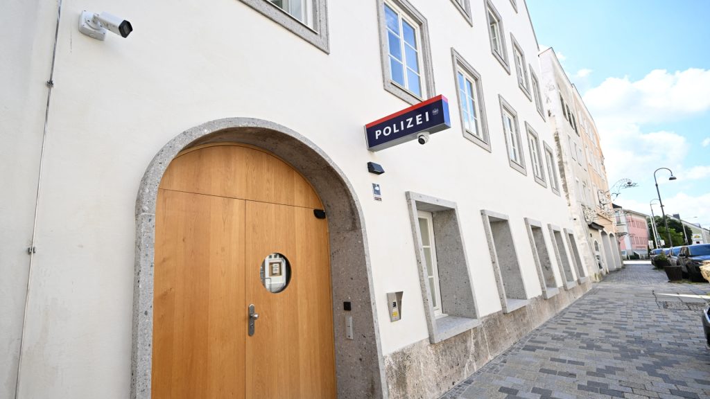 Átadták a Hitler szülőházában kialakított rendőrkapitányságot Ausztriában