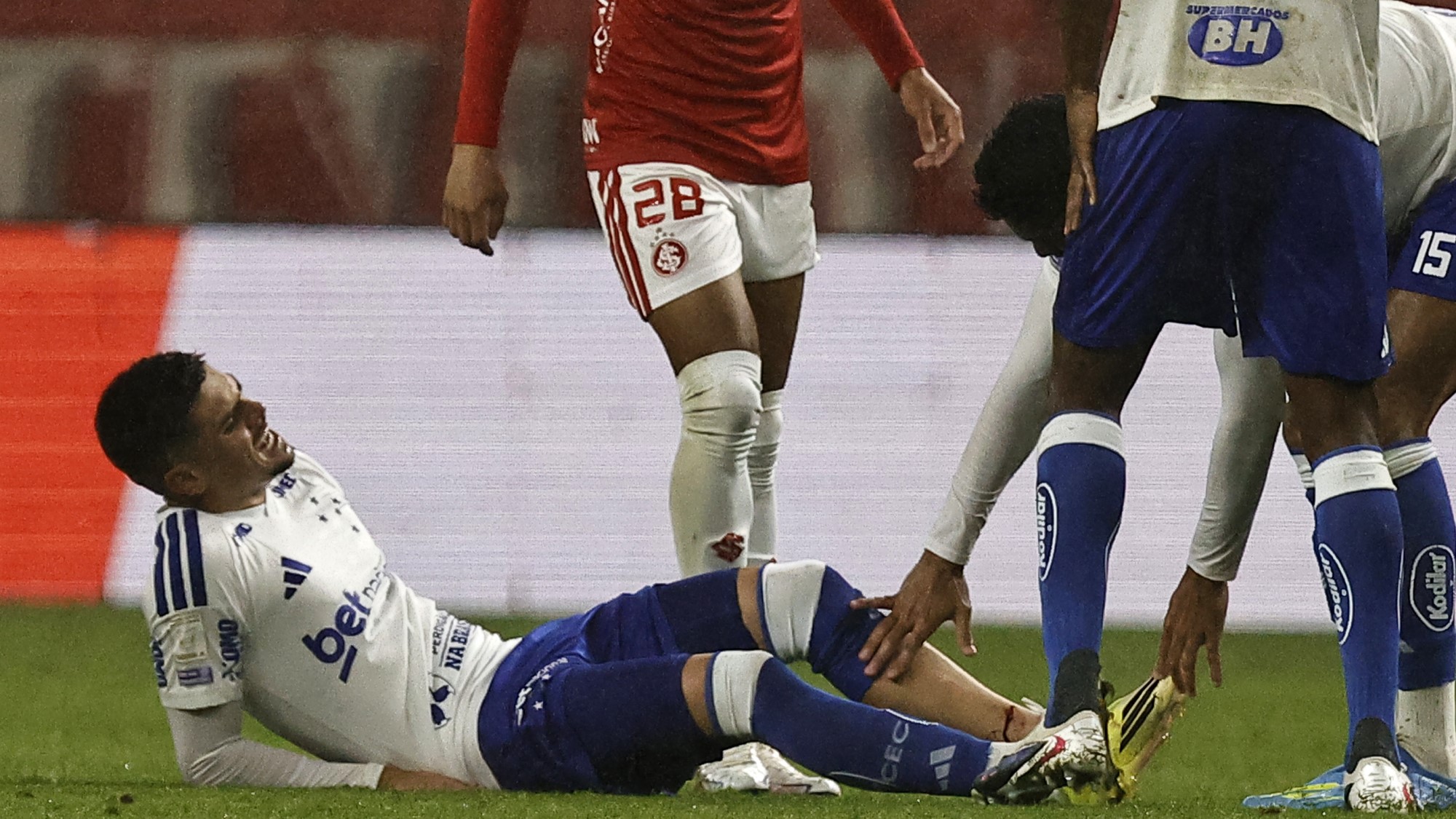brazil foci lábtörés eltiltás internacional cruzeiro