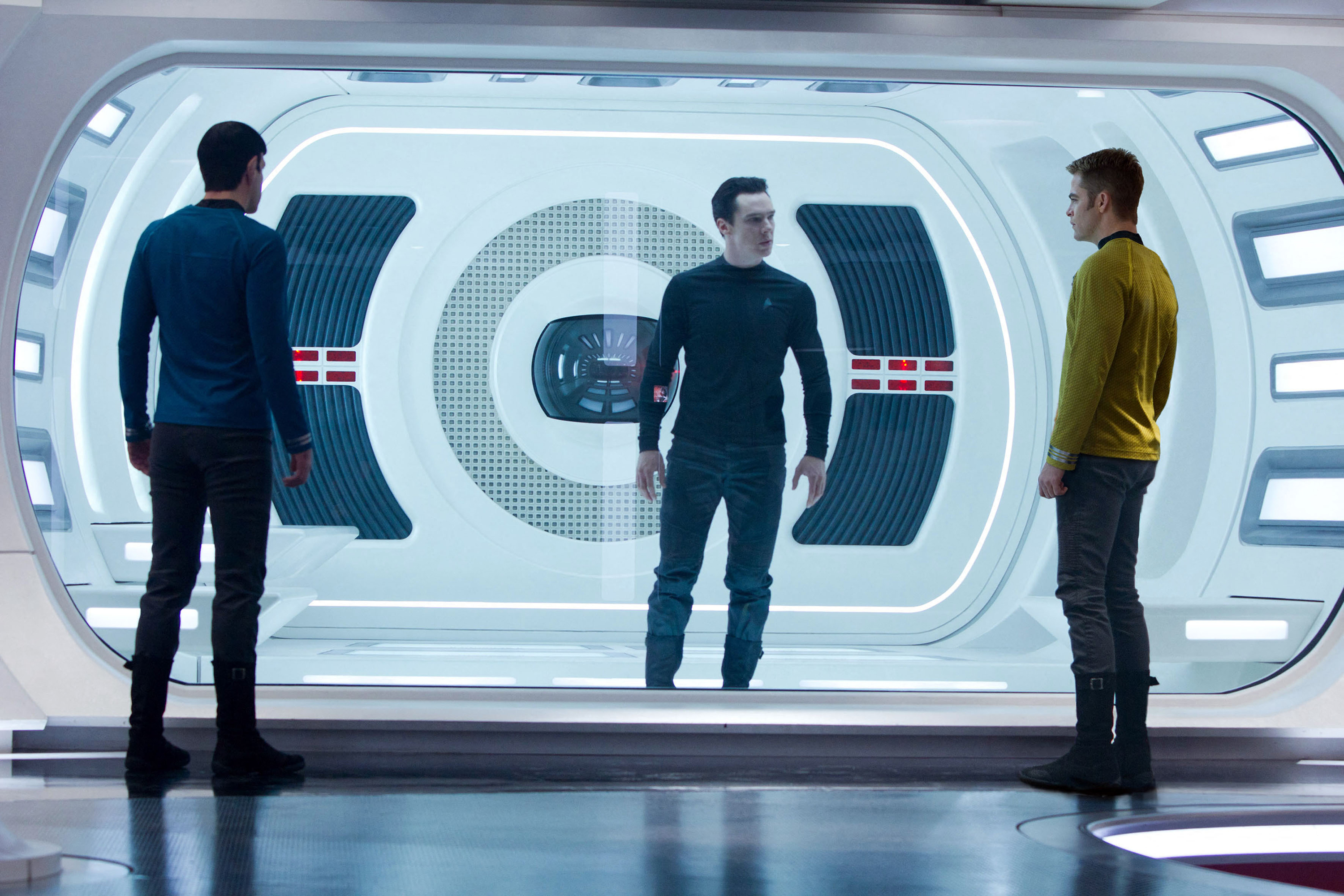 J J Abrams, Chris Pine, Zachary Quinto és Benedict Cumberbatch a Star Trek – Sötétségben című filmben 2013.ban.