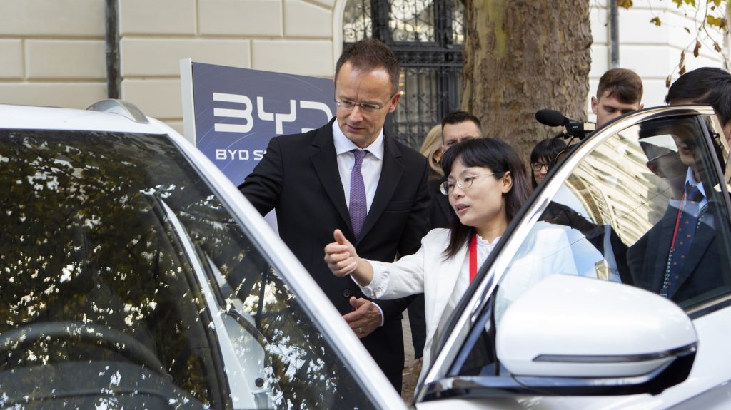 Velkey: A BYD szinte ugyanannyi vendégmunkásnak kért engedélyt, mint ahány munkahelyet ígért