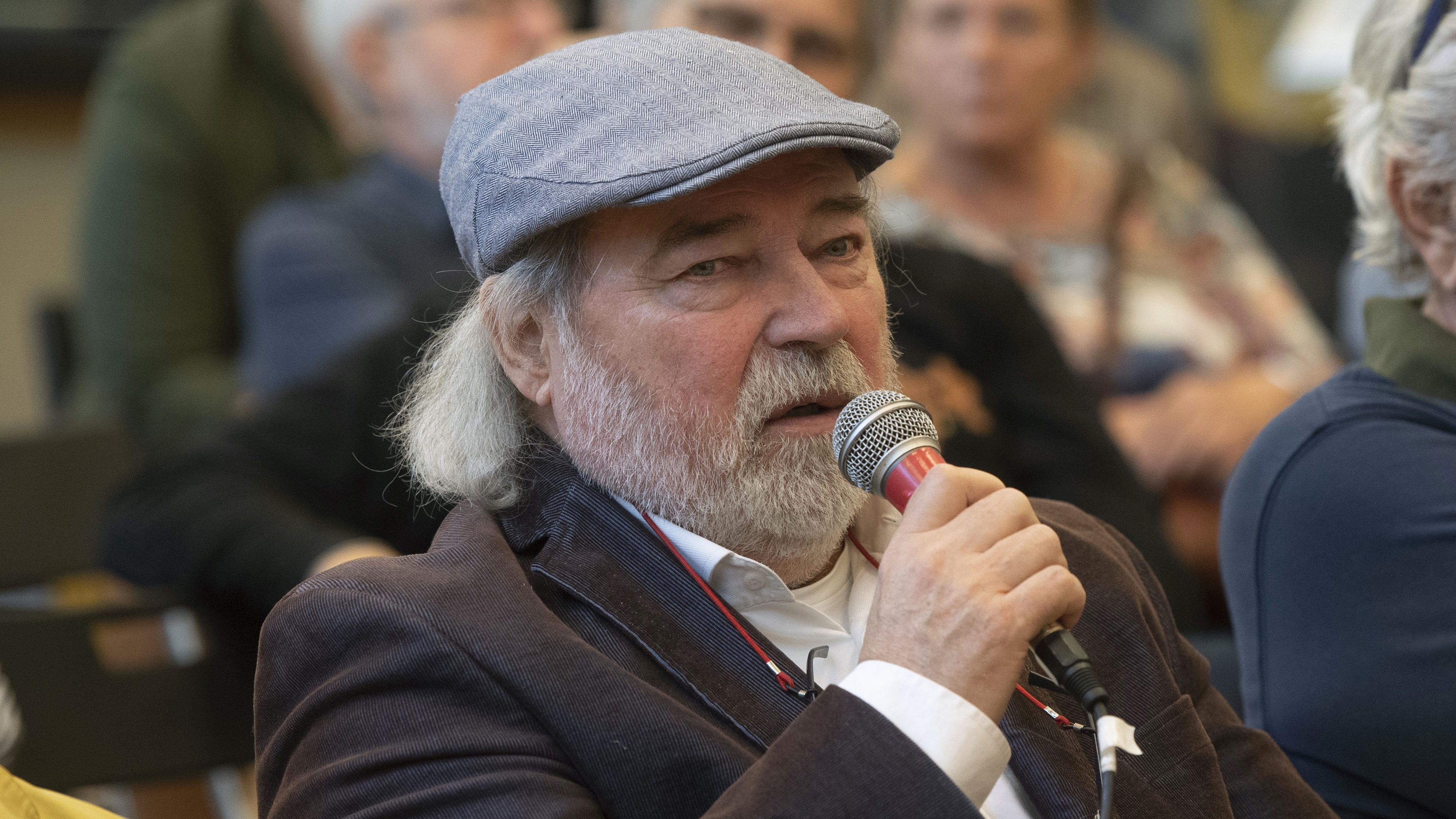 Molnár György, az Omega együttes gitárosa a Roadlegendák, legendás roadok című könyv bemutatóján a budapesti Rockmúzeumban 2024. április 13-án.